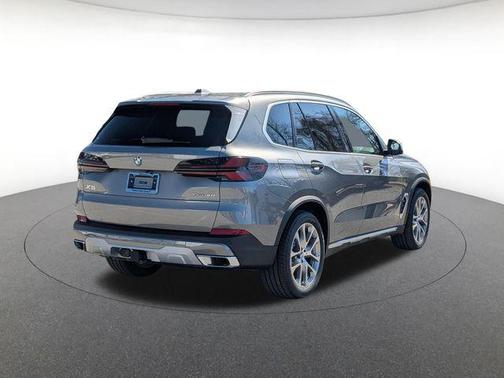 Gray Metallic 2026 BMW X5 xDrive40i