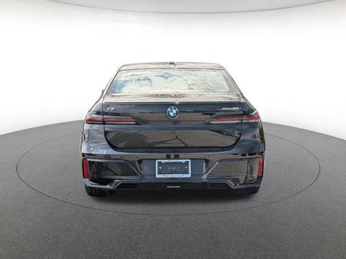 Black Sapphire Metallic 2026 BMW i7 xDrive60