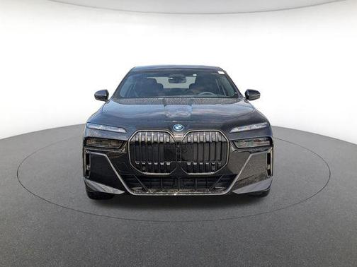 Black Sapphire Metallic 2026 BMW i7 xDrive60