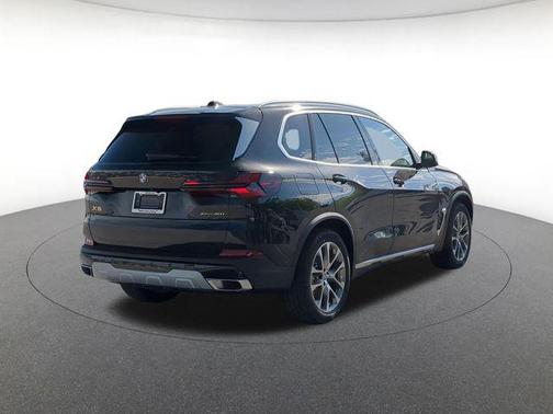 Black Sapphire Metallic 2026 BMW X5 xDrive40i