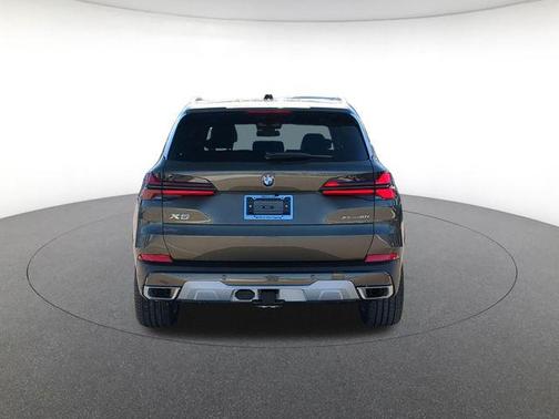 Manhattan Green Metallic 2026 BMW X5 xDrive40i