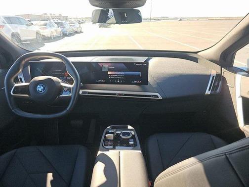 2025 BMW iX xDrive50