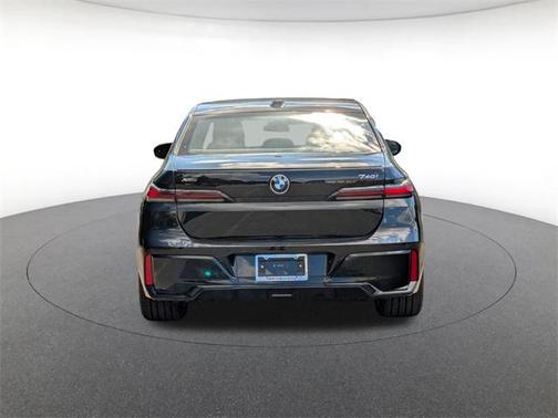 2026 BMW 740 i xDrive