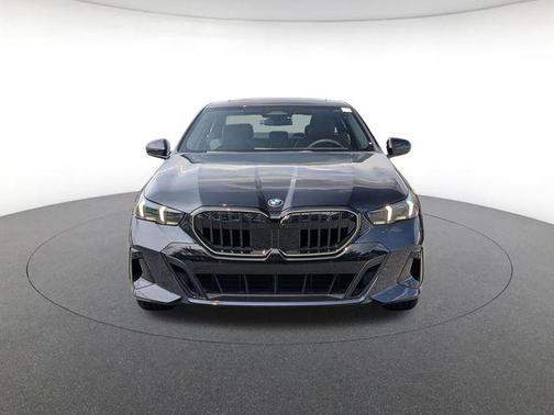 Carbon Black Metallic 2027 BMW 530 i xDrive