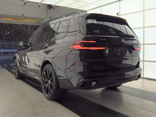 2024 BMW X7 M60i