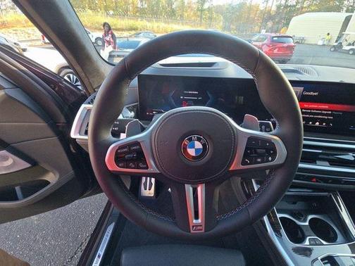 2024 BMW X7 M60i