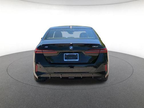 Black Sapphire Metallic 2026 BMW i5 M60