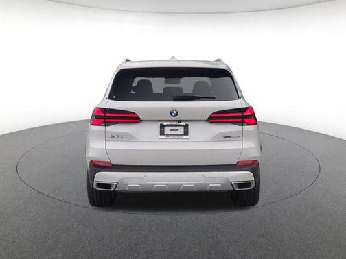 White Metallic 2026 BMW X5 xDrive40i