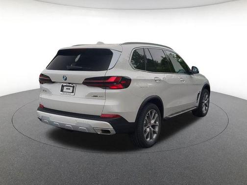 White Metallic 2026 BMW X5 xDrive40i