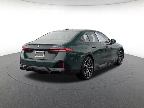 British Racing Green 2026 BMW 550e xDrive