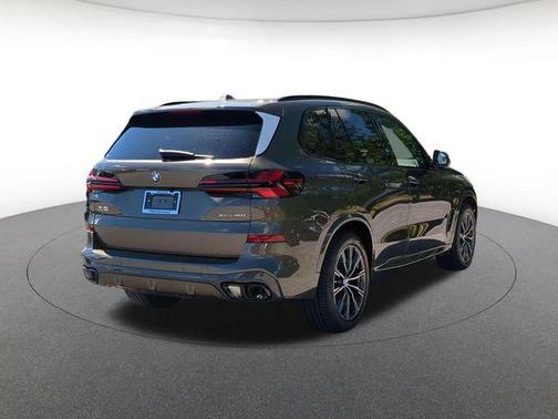 Manhattan Green Metallic 2026 BMW X5 xDrive40i