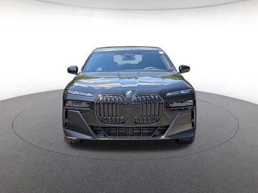 Black Sapphire Metallic 2026 BMW 750e i xDrive