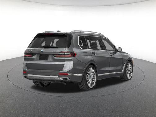 Dravit Grey Metallic 2027 BMW X7 M60i