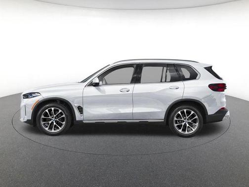 White Metallic 2026 BMW X5 xDrive40i