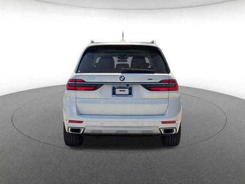 White Metallic 2027 BMW X7 xDrive40i