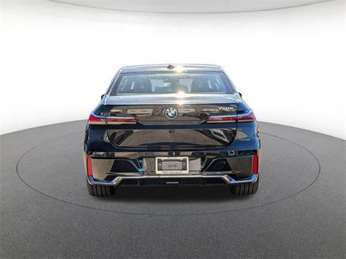 2026 BMW 750e i xDrive