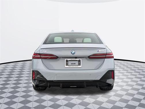 2025 BMW i5 M60