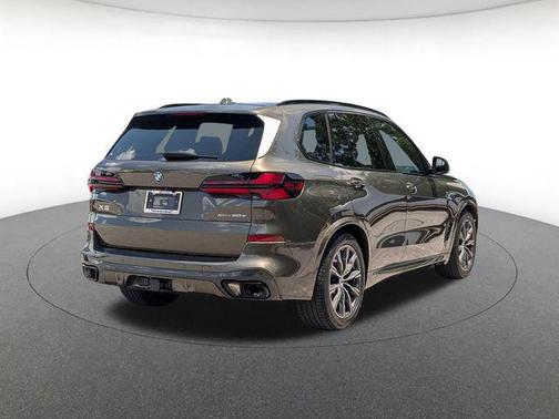 Manhattan Green Metallic 2026 BMW X5 PHEV xDrive50e