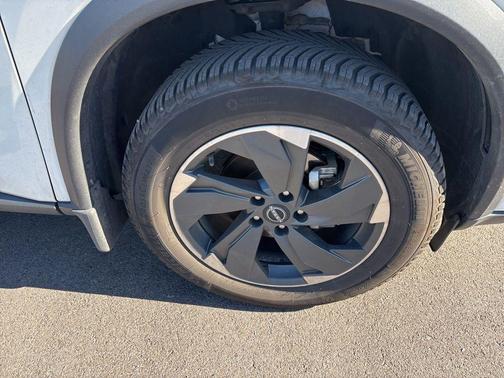 Pearl 2024 Nissan Rogue SV