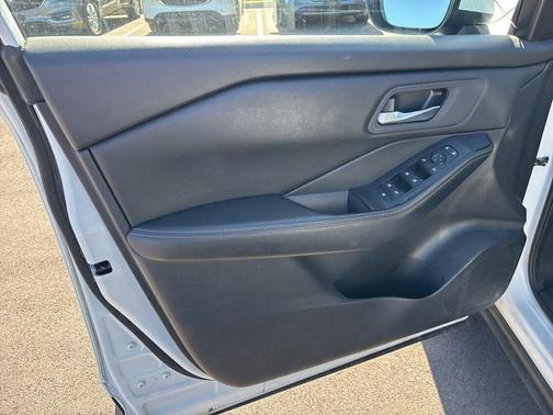 Pearl 2024 Nissan Rogue SV