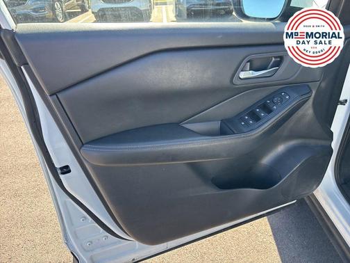 Pearl 2024 Nissan Rogue SV