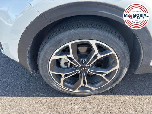 Snow White Pearl 2022 Kia Sportage SX Turbo