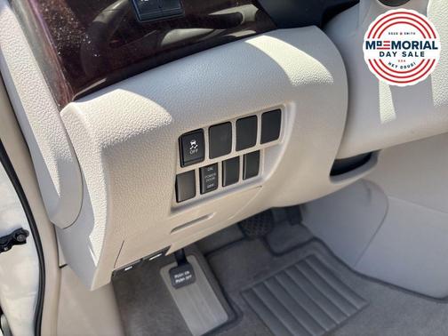 White Pearl 2014 Nissan Quest SV