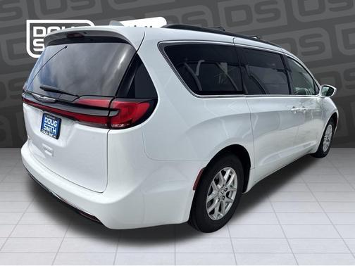 Bright White Clearcoat 2022 Chrysler Pacifica Touring-L
