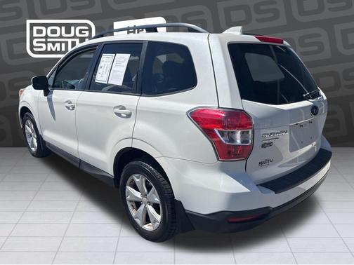 Crystal White Pearl 2016 Subaru Forester 2.5i Premium