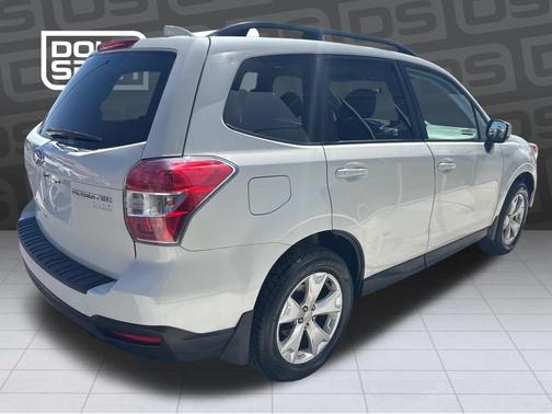 Crystal White Pearl 2016 Subaru Forester 2.5i Premium