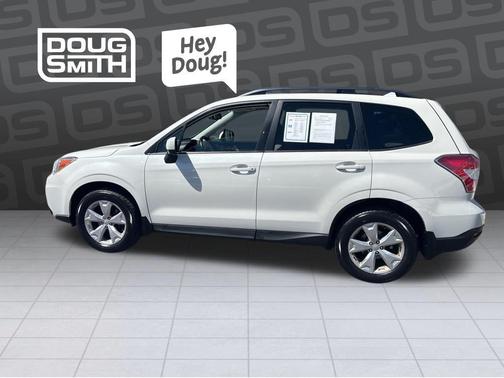 Crystal White Pearl 2016 Subaru Forester 2.5i Premium