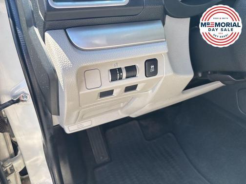 Crystal White Pearl 2016 Subaru Forester 2.5i Premium