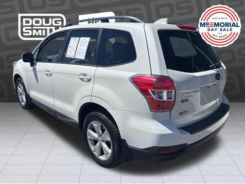 Crystal White Pearl 2016 Subaru Forester 2.5i Premium