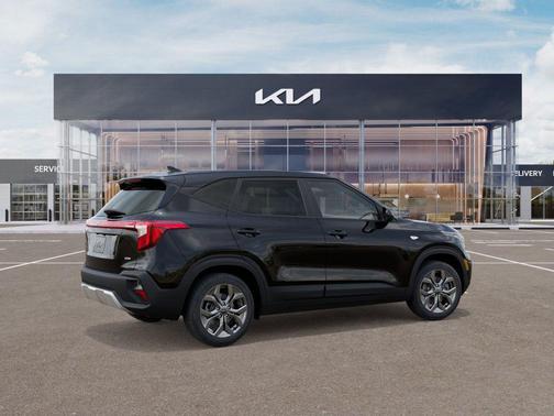 Fusion Orange 2026 Kia Seltos LX