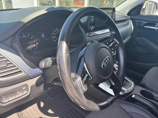 Snow White Pearl 2021 Kia Seltos S