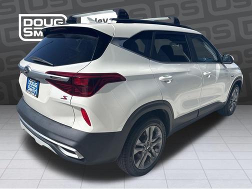 Snow White Pearl 2021 Kia Seltos S