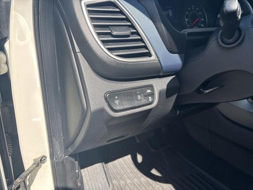 Snow White Pearl 2021 Kia Seltos S