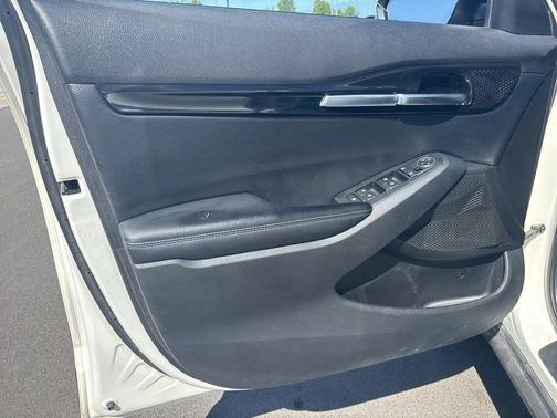 Snow White Pearl 2021 Kia Seltos S