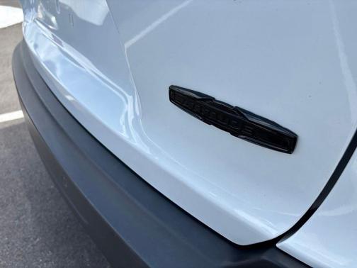 Bright White Clearcoat 2022 Jeep Cherokee Latitude Lux