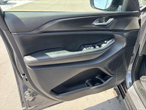 Metallic 2023 Jeep Grand Cherokee L Laredo