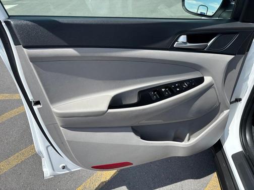 Cream White Pearl 2020 Hyundai TUCSON SE