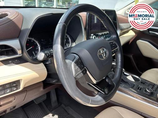 Midnight Black Metallic 2020 Toyota Highlander Platinum