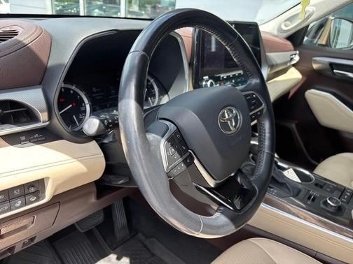 Midnight Black Metallic 2020 Toyota Highlander Platinum