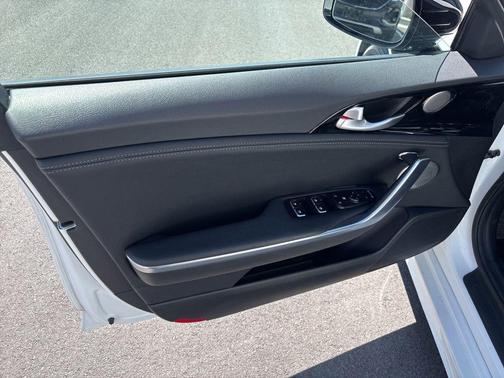 Snow White Pearl 2023 Kia Stinger GT-Line