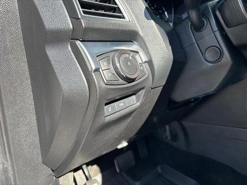 White 2018 Ford Explorer sport