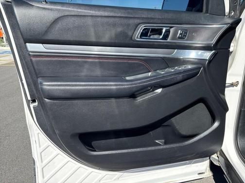 White 2018 Ford Explorer sport
