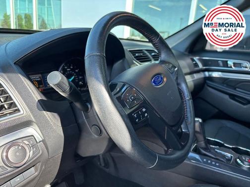 White 2018 Ford Explorer sport