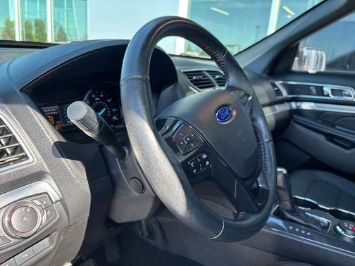 White 2018 Ford Explorer sport