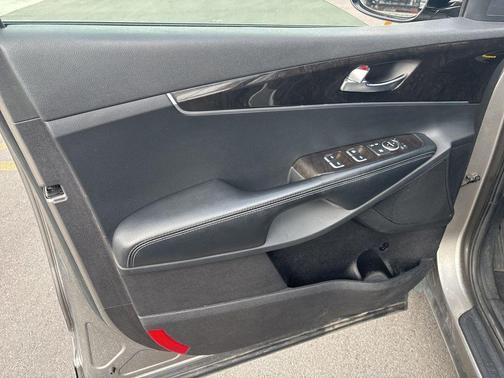 Titanium Silver 2016 Kia Sorento LX