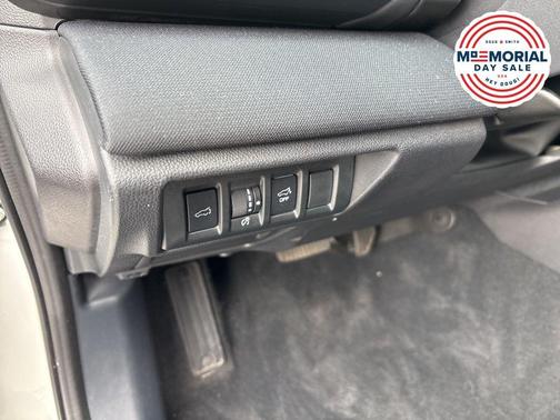 Crystal White Pearl 2022 Subaru Outback Premium
